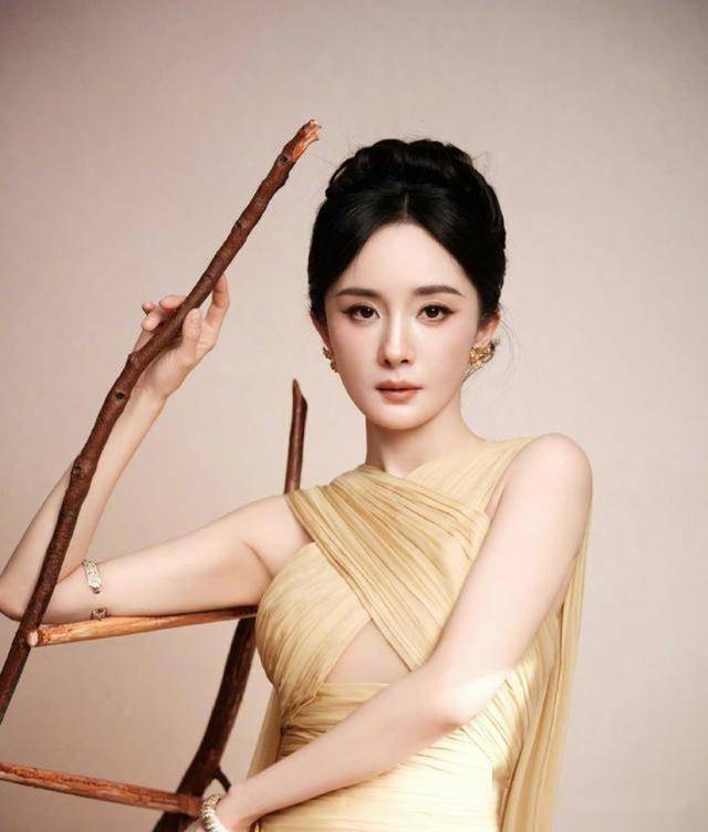 爱奇艺尖叫之夜,林允摔跤出圈,王楚然封神艳压全场?