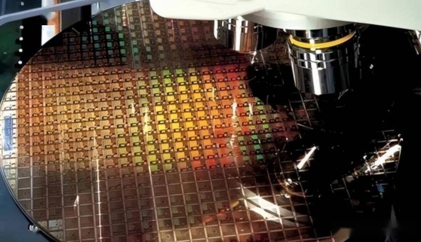 外媒：中国已经研制出光刻机后，光刻胶马上成为了比光刻机更卡脖子的黑科技！可大家不知道，全球光刻胶市场，90%以上的份额都被日本垄断