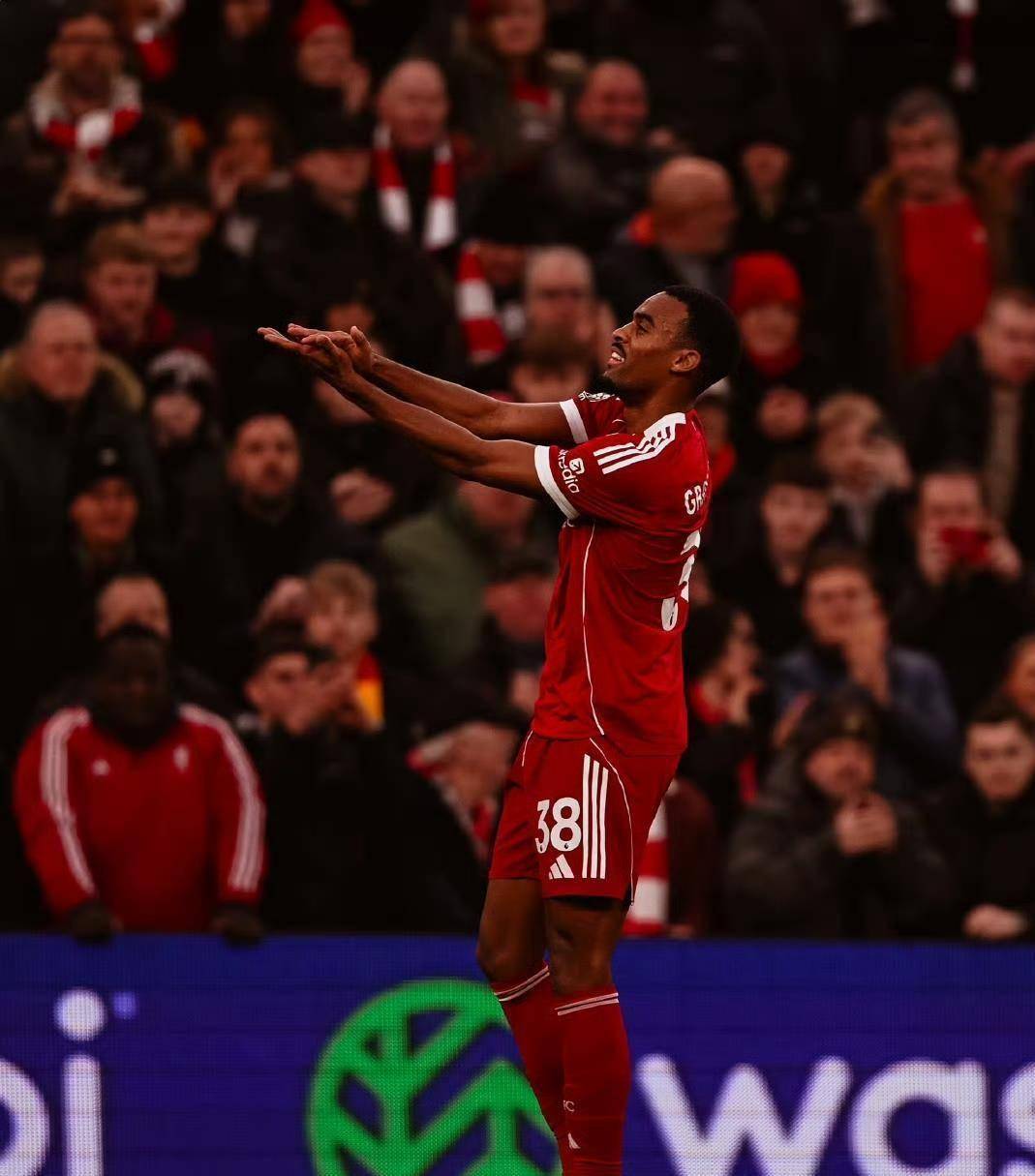 英格兰足球超级联赛紧随阿森纳2-1告捷利物浦2-1英超最新积分榜诞生：前2仅差2分