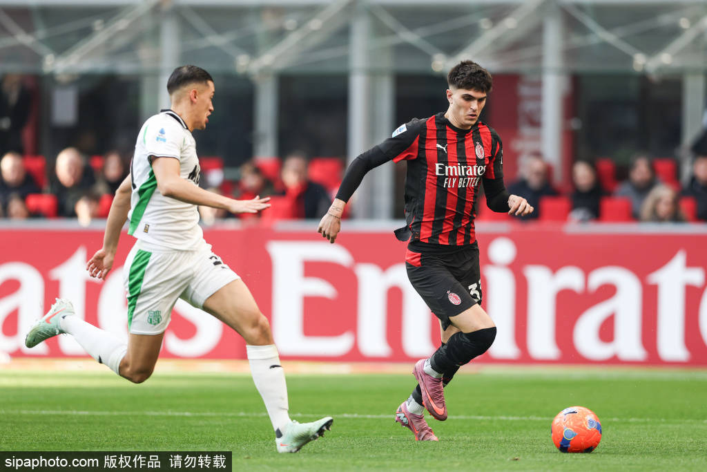 米兰体育- 米兰体育官方网站 世界杯官方指定投注平台福法纳拒绝加拉塔萨雷：AC中场的选择与未来展望