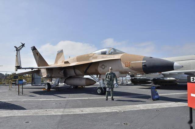 从弃子到全能王：麦道F/A-18“大黄蜂”的逆袭之路