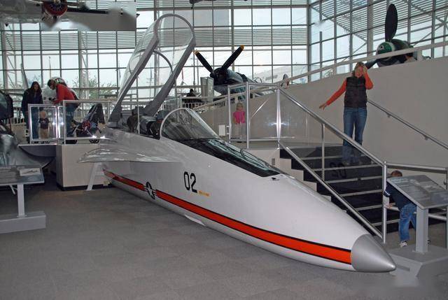 从弃子到全能王：麦道F/A-18“大黄蜂”的逆袭之路