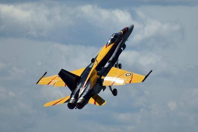 从弃子到全能王：麦道F/A-18“大黄蜂”的逆袭之路