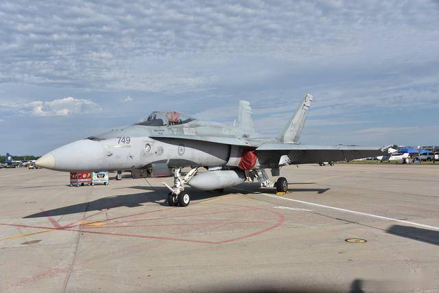 从弃子到全能王：麦道F/A-18“大黄蜂”的逆袭之路