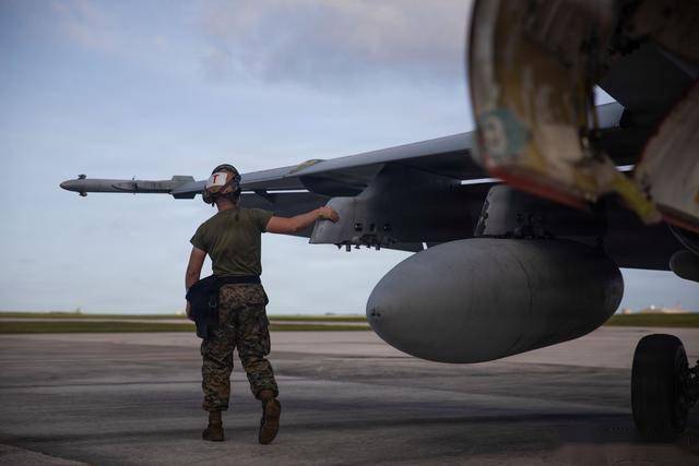 从弃子到全能王：麦道F/A-18“大黄蜂”的逆袭之路