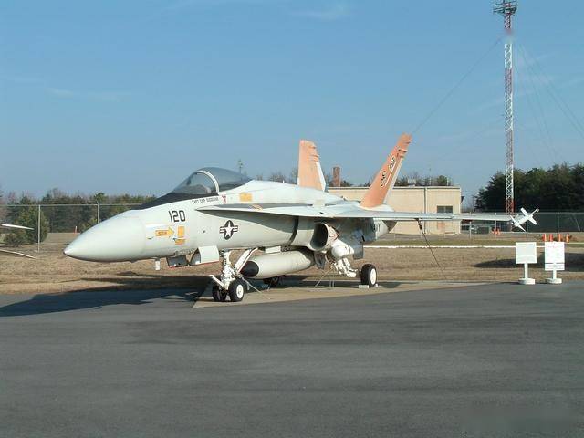 从弃子到全能王：麦道F/A-18“大黄蜂”的逆袭之路