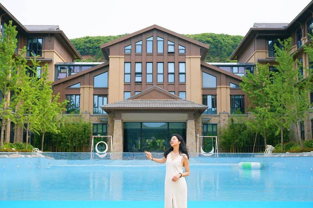 王炸！2间夜¥798含2份正餐+限量免升！依山傍水近溯溪，宠物友好，五一暑期拼手速！
