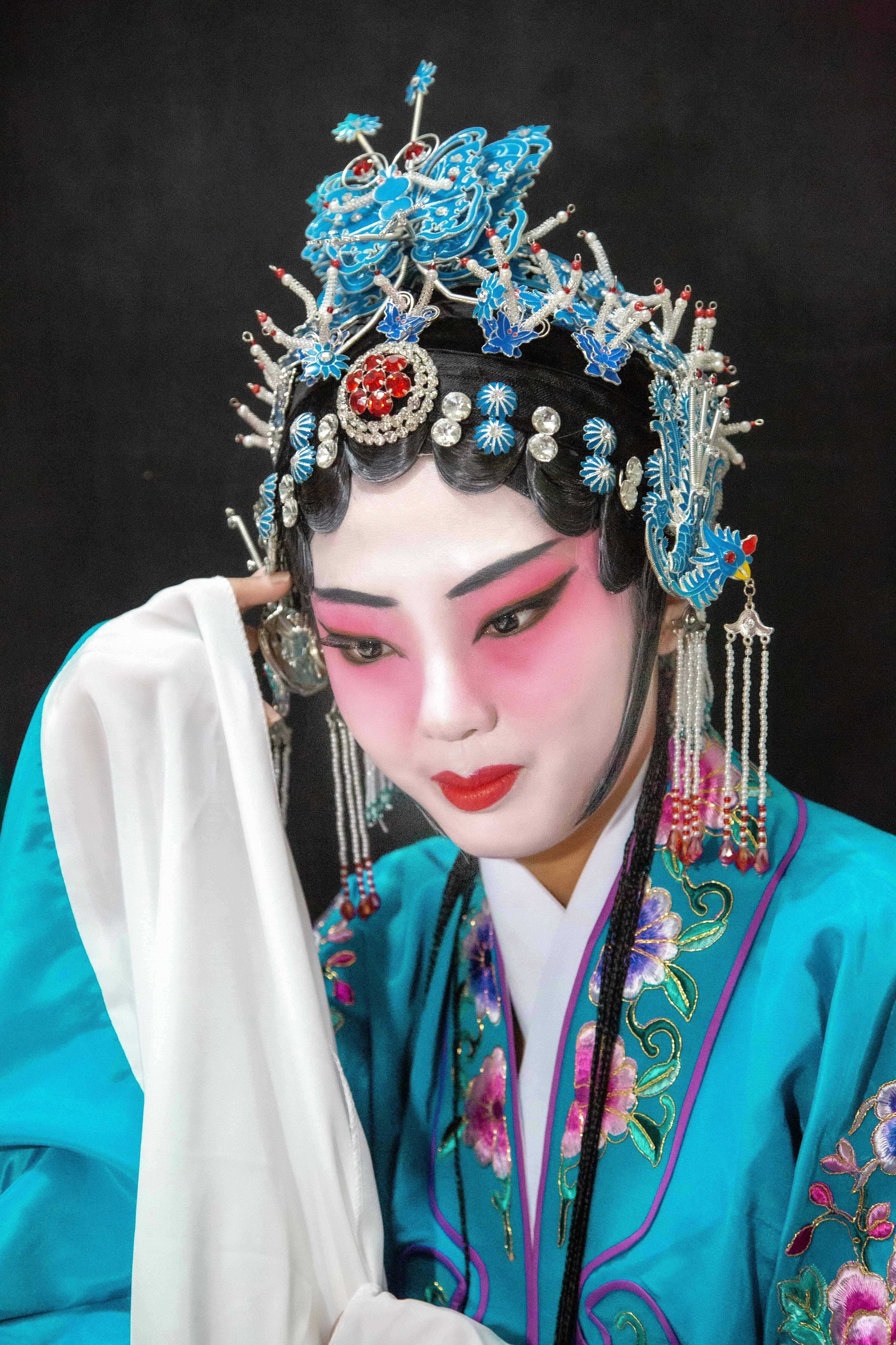 从家暴传闻到影帝荣耀：张颂文的励志逆袭之路