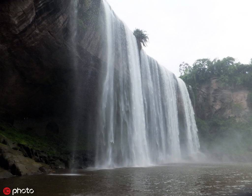 1/5青龙大瀑布,也被称为万州大瀑布或青龙瀑布,位于重庆市万州区甘宁