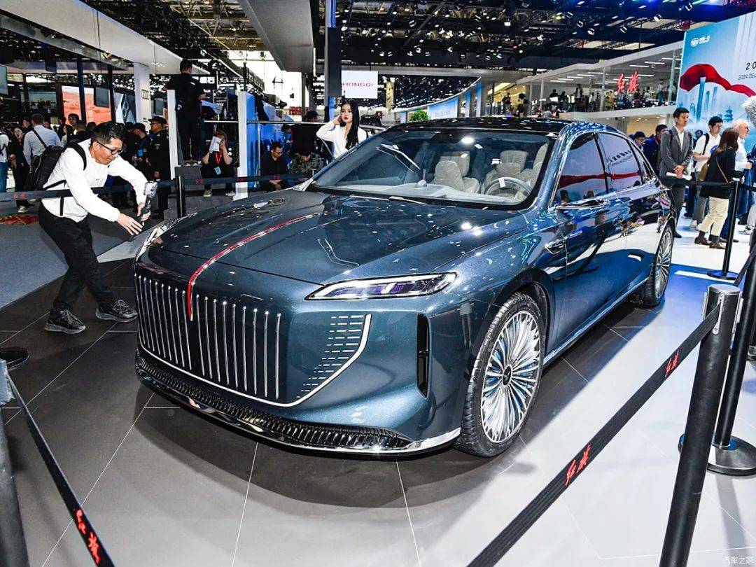 红旗e702概念车亮相北京车展