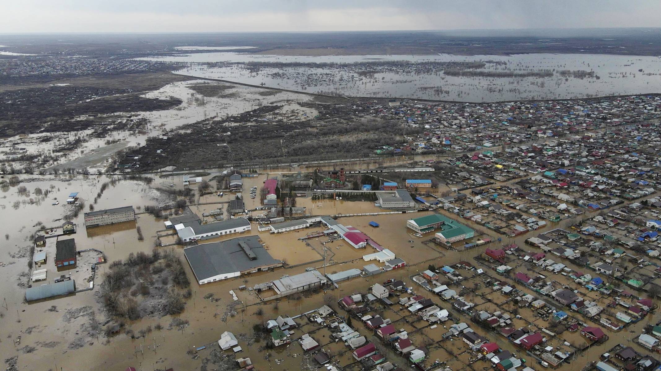 乌拉尔河水位上涨俄罗斯奥伦堡州超4400人被撤离