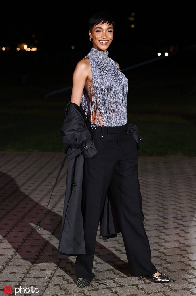 卓丹·邓(jourdan dunn,1990年8月3日-),出生于英国伦敦,英国女模特