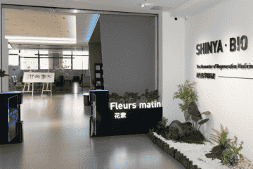 女子丰胸手术后出现双泡畸形 媒体介入后郑州美