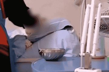 郑州永宜老年公寓被曝一护工粗鲁对待老人：院方承认不规范