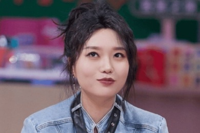 昔日室友反目：李雪琴“老板”实名举报李雪琴公司财务问题