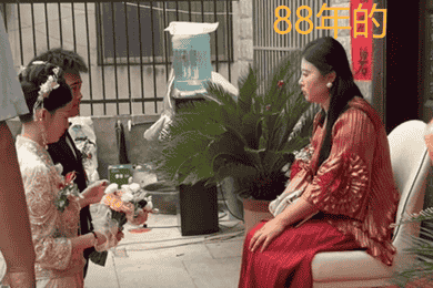 央媒下场批盲盒 泡泡玛特股价跌了、做奥特曼卡