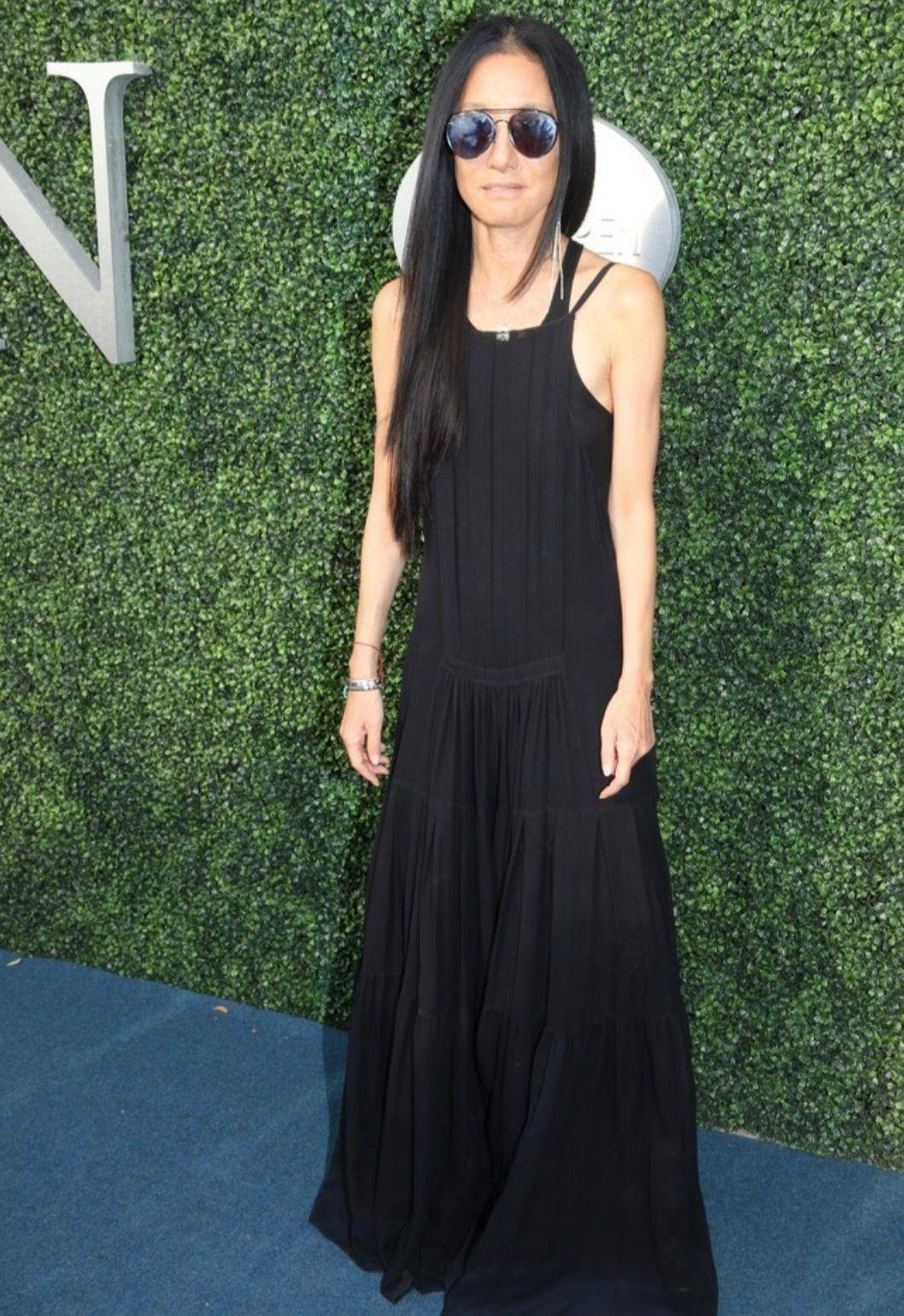 扎麻花辫穿吊带不算什么,踩20厘米高跟是真本事_vera_wang_时尚