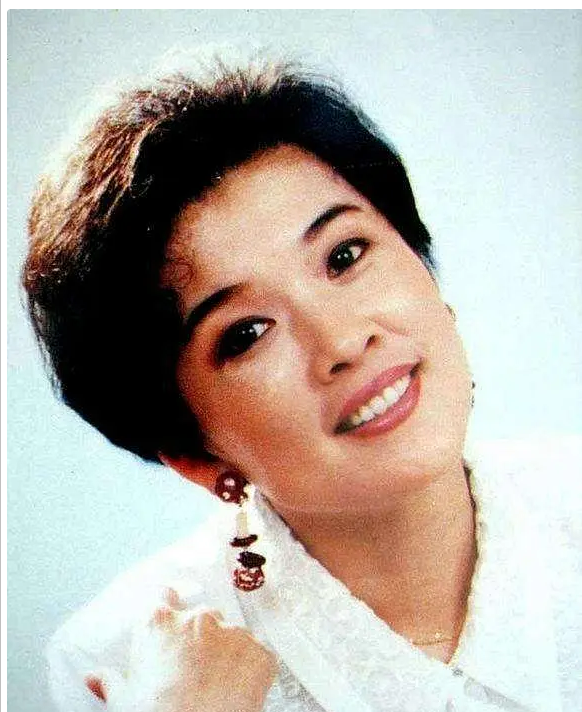 她因饰演"母亲"出名,却丁克44年,在做奶奶的年纪才做妈妈_宋春丽_孙维