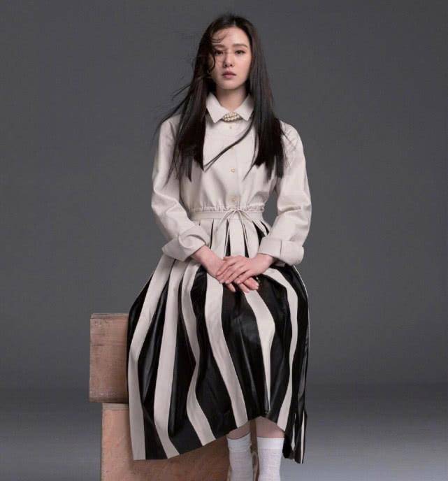 刘诗诗复工开拍脸蛋吃胖不少,皮肤白皙惹人羡,嘴角甜笑暖化众人