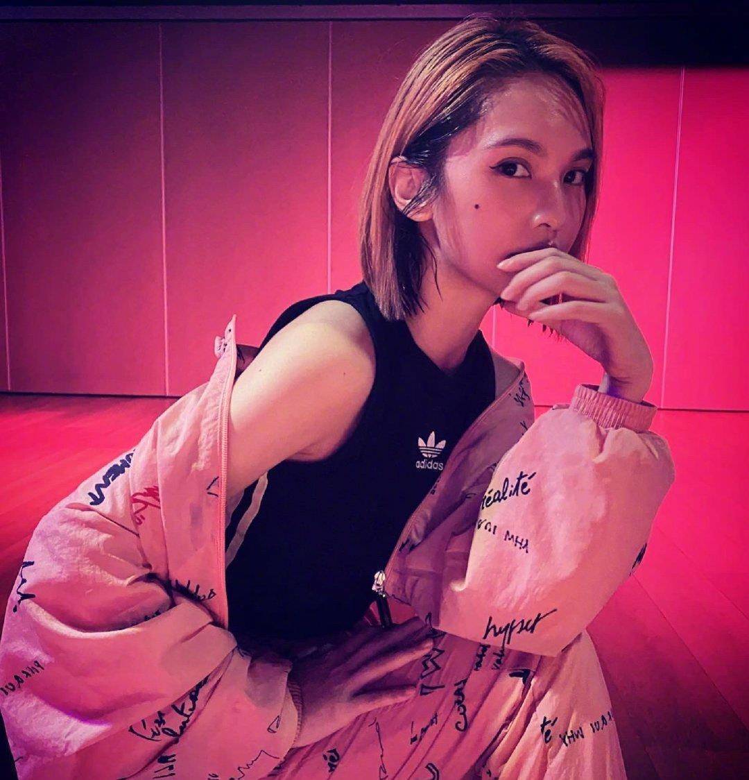 杨丞琳送别黄鸿升后,再次更博晒日常,网友:稍微放心了,姐姐要好好的