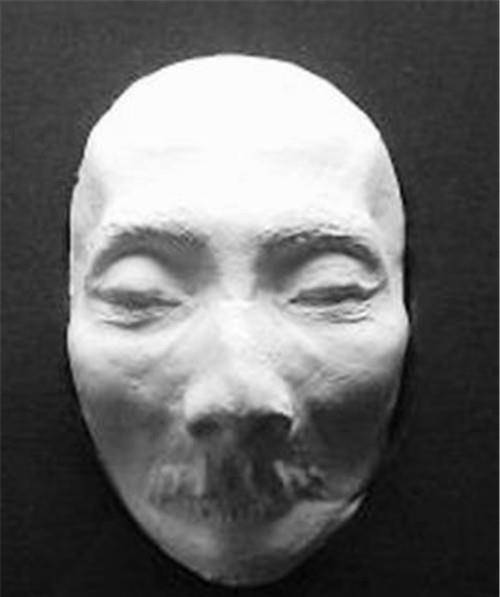 1936年鲁迅去世,好友取下20根胡须粘在石膏像上,现成一级文物