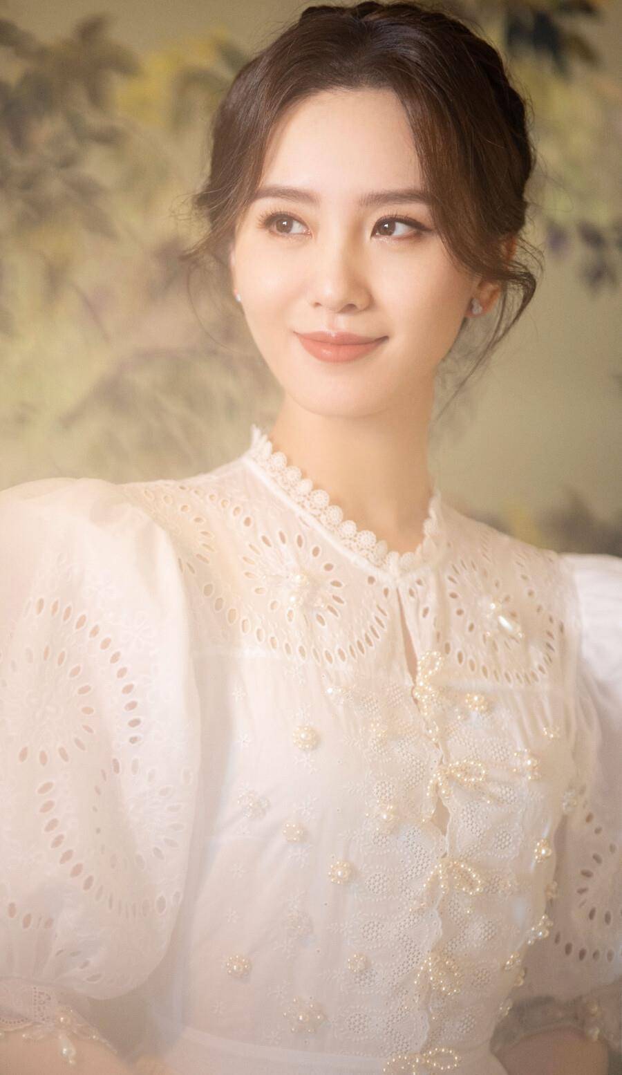 刘诗诗早期照片好清纯,绝对的气质女神,同款淡雅妆容更让人着迷_step