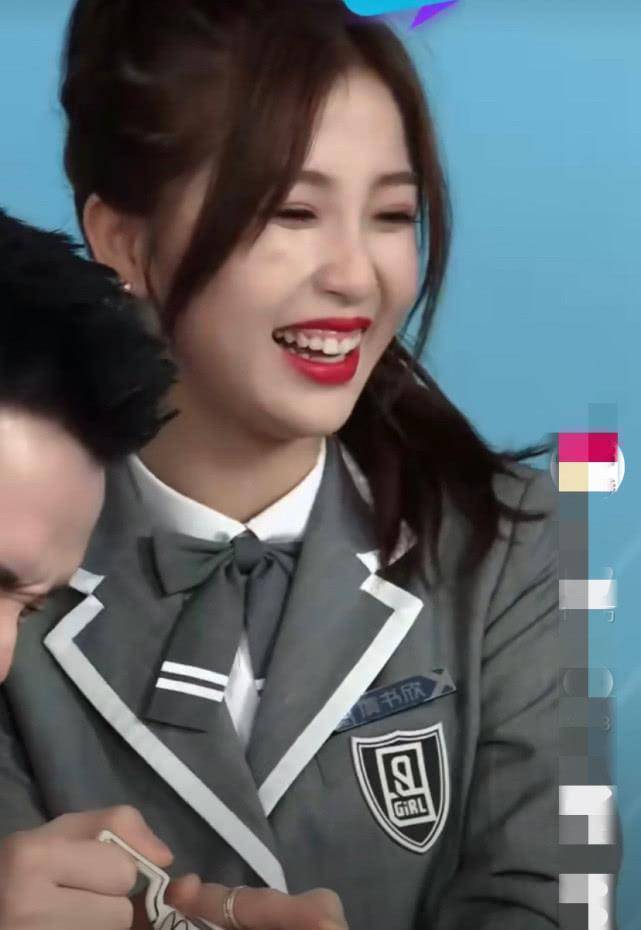 名字却总被叫错,虞书欣的表情变化太真实_刘雨昕_节目_青春