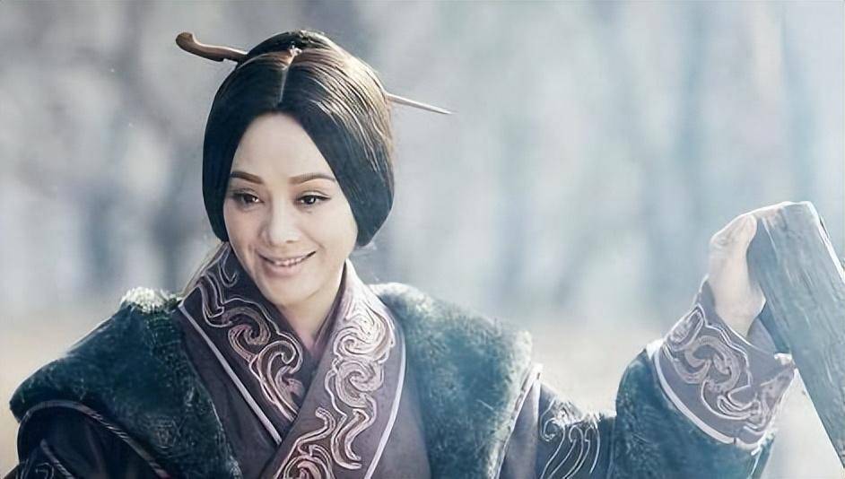 秦始皇祖宗芈月墓葬被发现,内有对讲机和移动电源,专家惊讶了