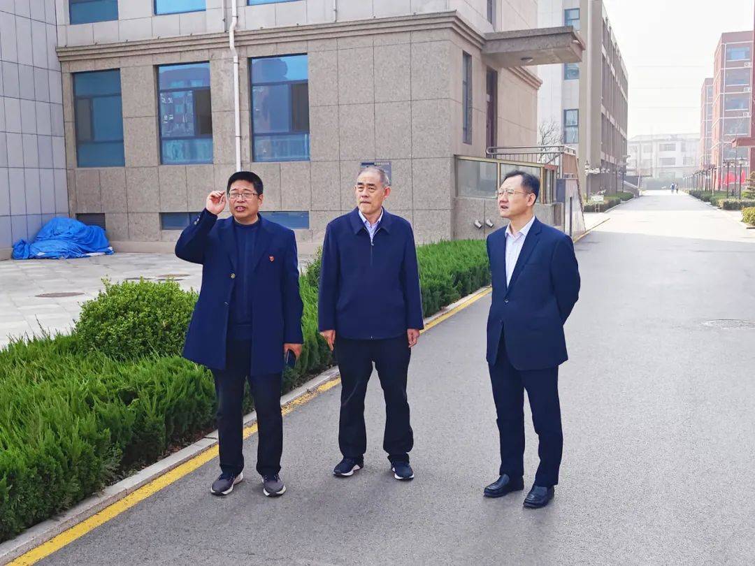 诸城市教体局领导莅临诸城慈海学校检查指导工作