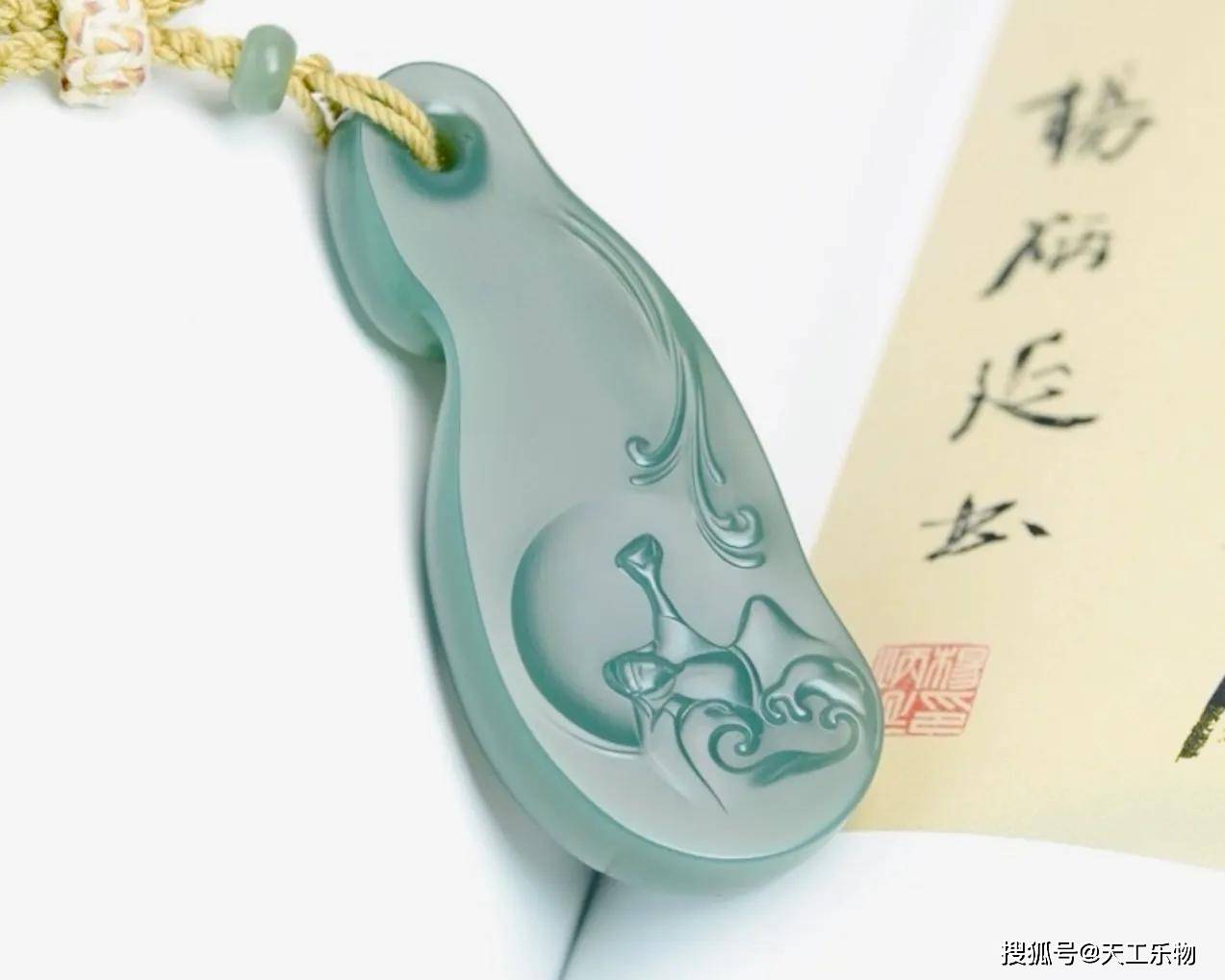 和田玉的细度顶点！沙枣青籽料浮雕“将进酒”！