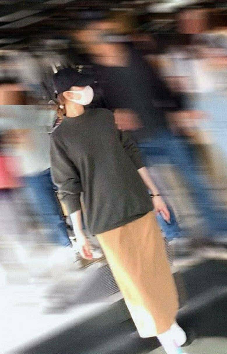 不过刘诗诗也是比较注重遮挡自己的肚子,再加上怀孕后期刘诗诗也十分