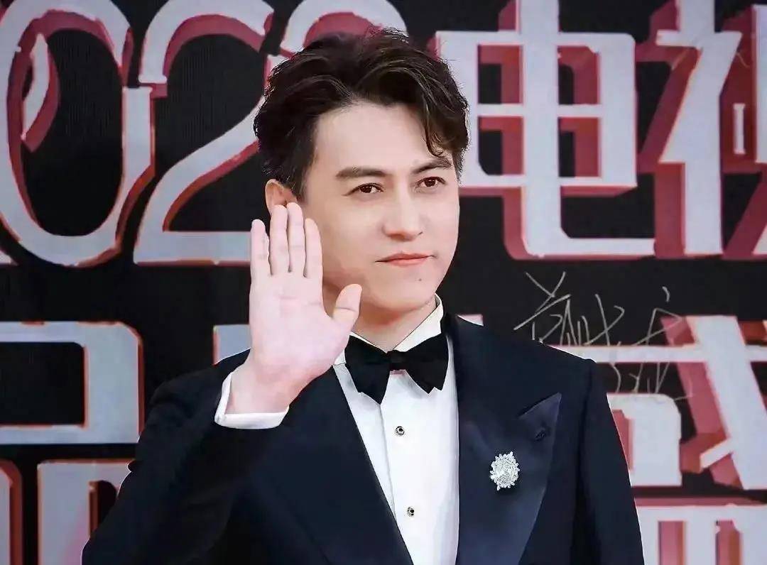 中国著名演员靳东传来最新消息!_演艺_代表作品_演技