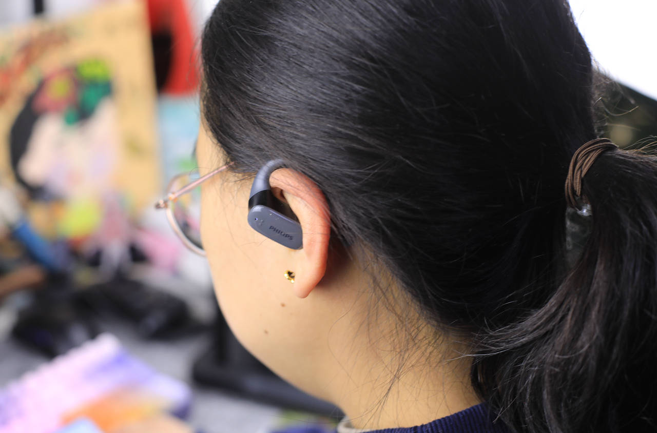 都2024了!还在用入耳式耳机?还是来看看这款飞利浦挂耳式耳机吧