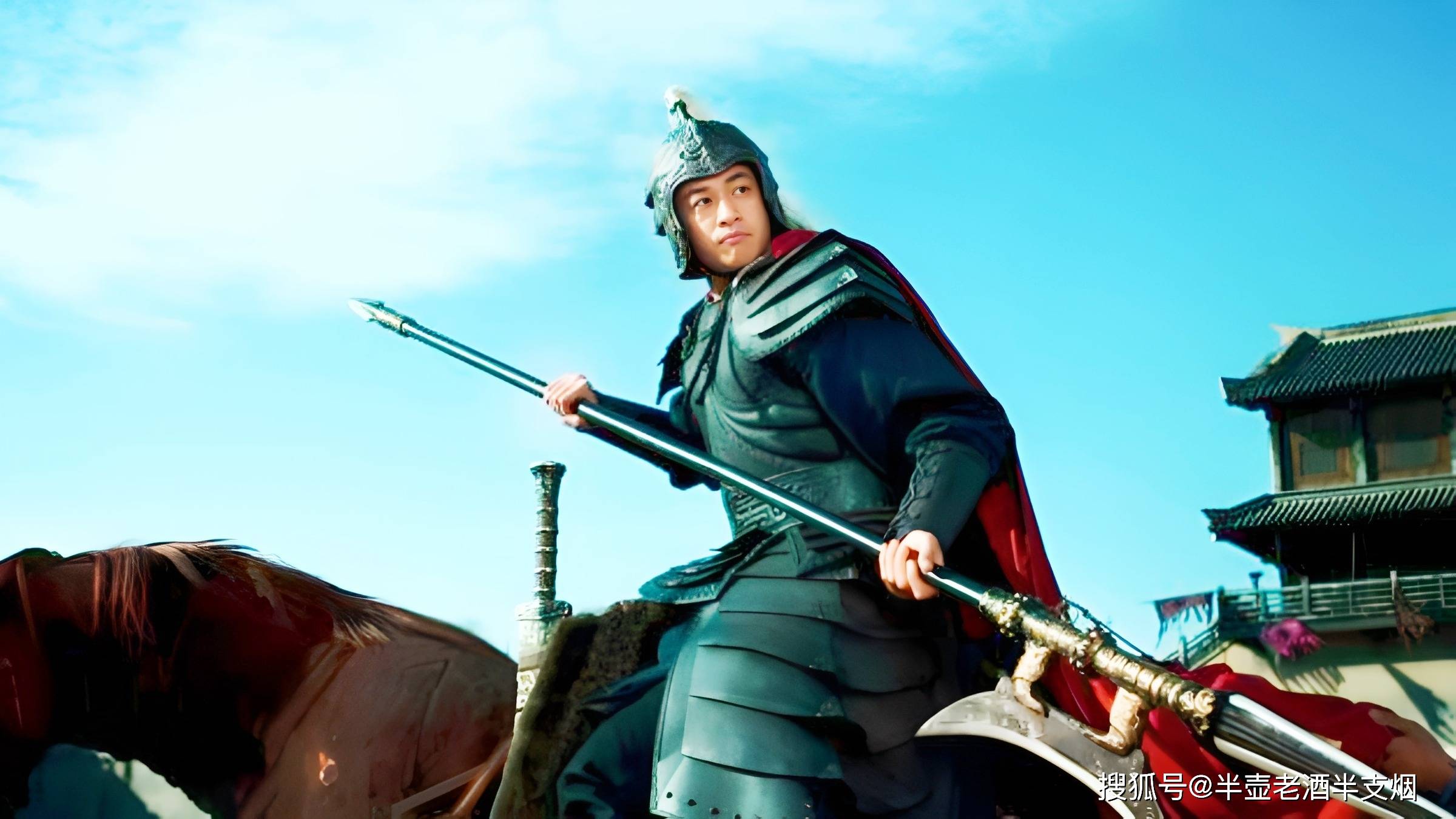 张辽表现得不如许褚聪明,曹操心中暗骂:你这七姓家奴废话真多_吕布