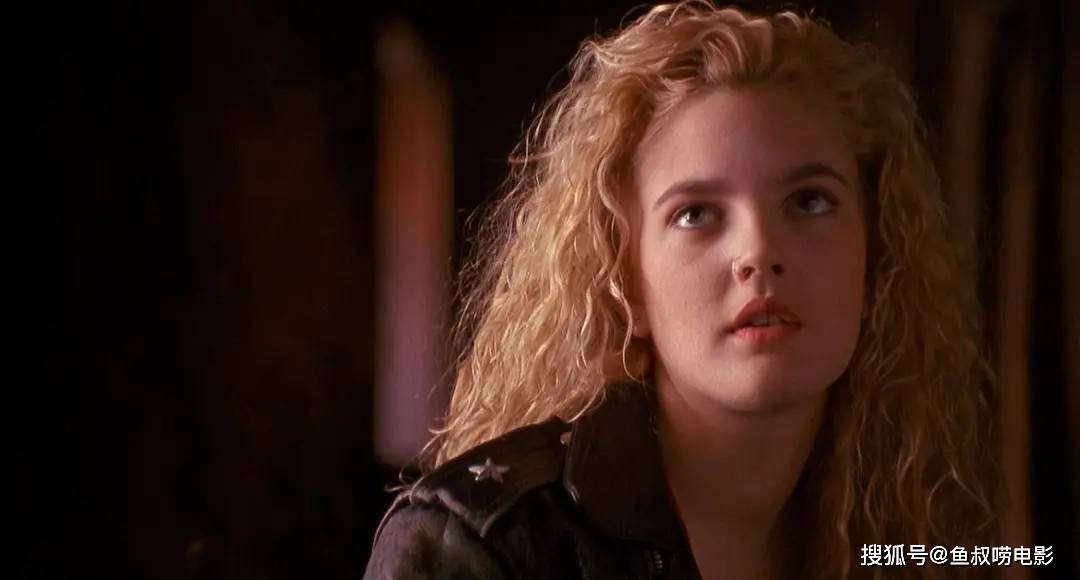 情色电影,17岁的巴里摩尔美艳至极,肤白胜雪红衣如火_女孩_影片_魅力