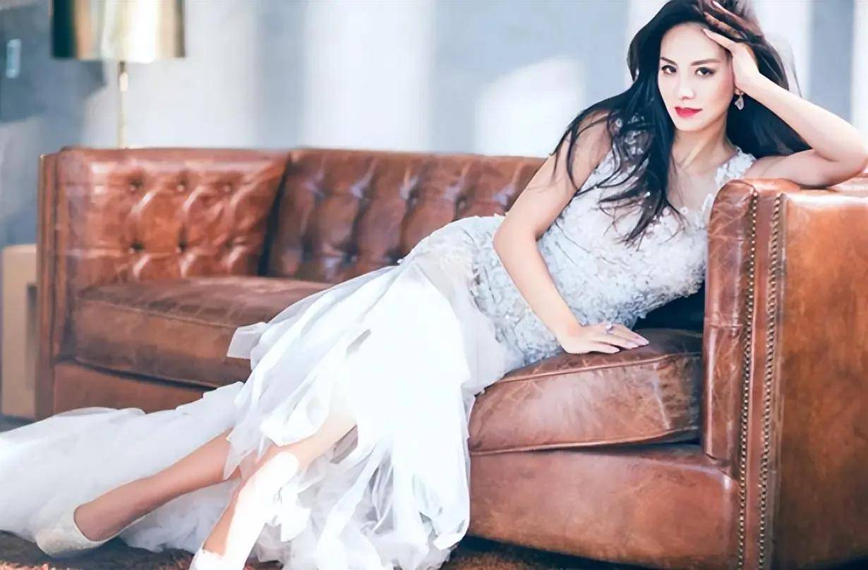 她是能迷倒众生的台第一美人,她不嫁富豪无人敢潜,56岁仍单身_李雨泽