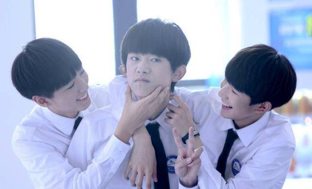 1,《超少年密码》粗制滥造,剧情简单深度不够,完全利用的就是tfboys的