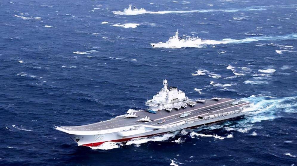 辽宁舰编队遭外军挑衅,万吨大驱挺身而出,持续20多天对抗缠斗_军舰