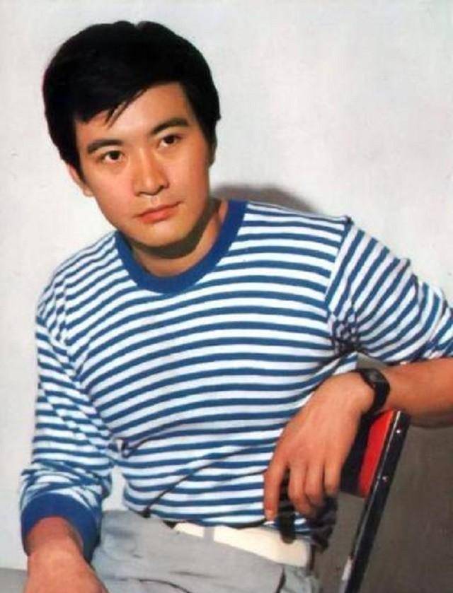 1980年,周里京主演电影《年轻的朋友》.