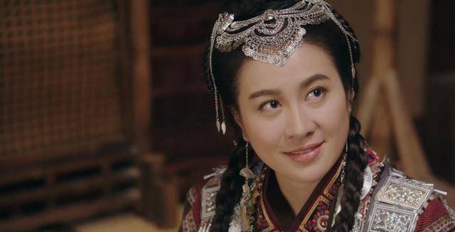 中年女演员"装嫩",央视历史剧惨遭毒手,一脸褶子穿丝袜真无语_叶璇