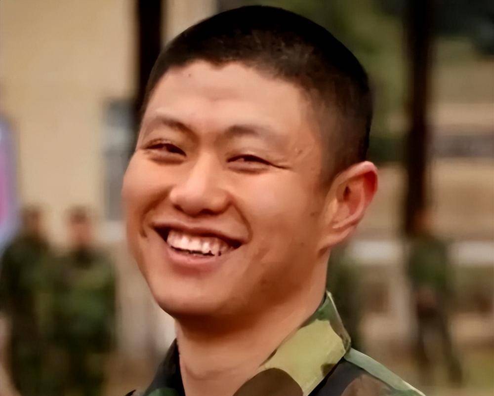 39岁的赵荀,从李二牛爆改成花美男,他的骨盆用3颗钉子挂在腰上_生活