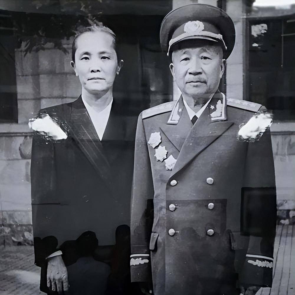 1949年一老将任军区司令,居然让许世友,黄永胜都甘心屈居副职