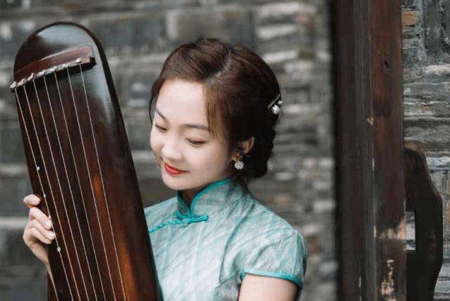 林妙可探班关晓彤!