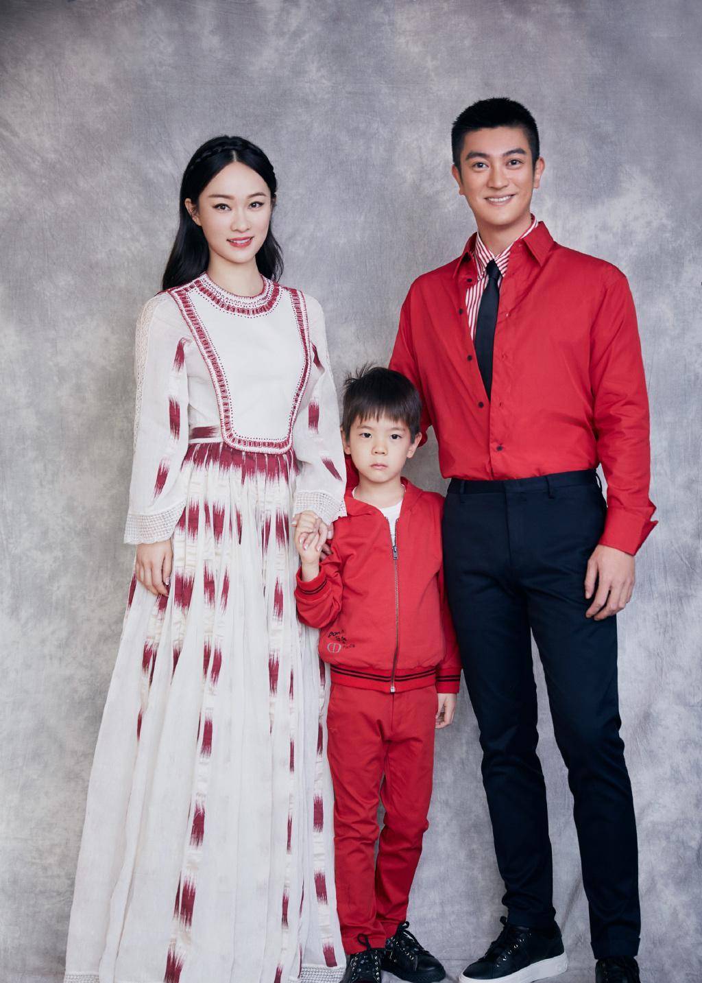 霍思燕被宠成小公主了,穿露肩针织衫配短裤,牵手杜江少女感十足_白色