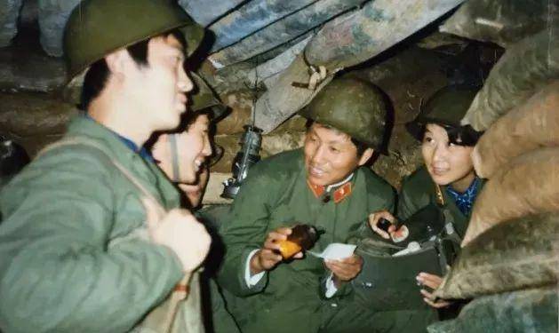 老山阵地117天,过生日连长冒死送烧鸡,军长在电话里唱歌_高地_邢志强