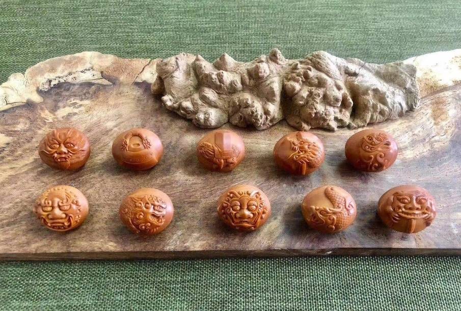 能在各行各业耕耘收获,建功立业核雕作品《一夜成龙》作者:徐华 作品