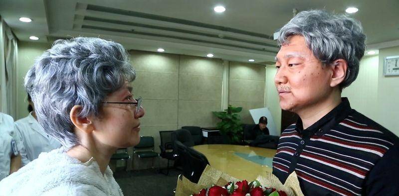 35岁女孩王越,患癌后提前办追悼会,嘱咐好友"不许哭"_父母_丈夫_王亮