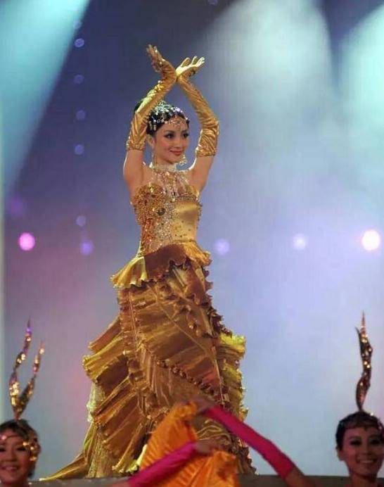 金鹰女神战袍被质疑太丑?