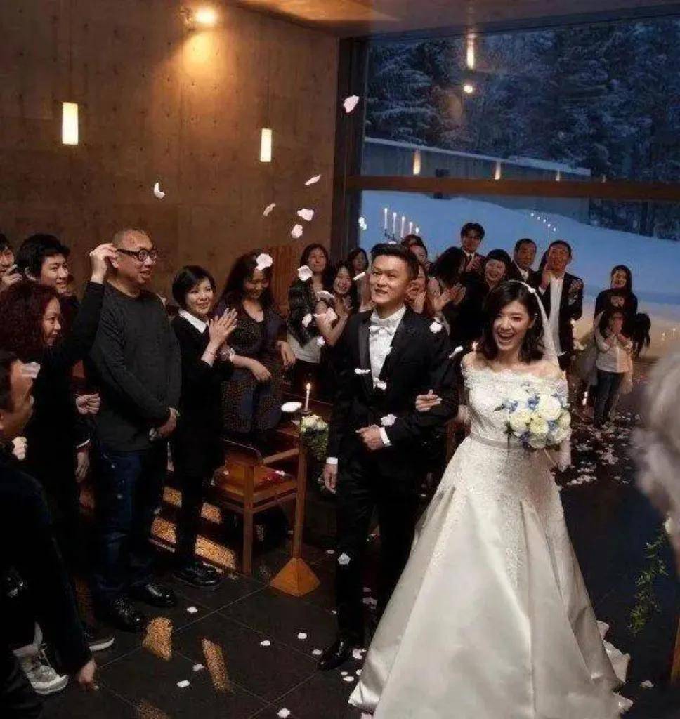 我25岁也没这么美,冻龄我就服她!_苏慧伦_专辑_鸭子