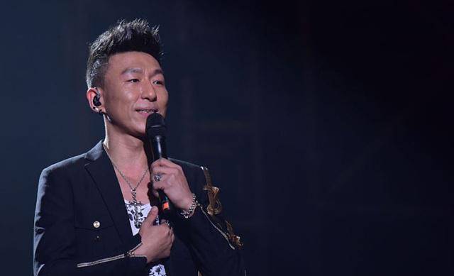 陈羽凡社区戒毒后现身李延亮录音棚,精状态比以前好多了_组合_羽泉